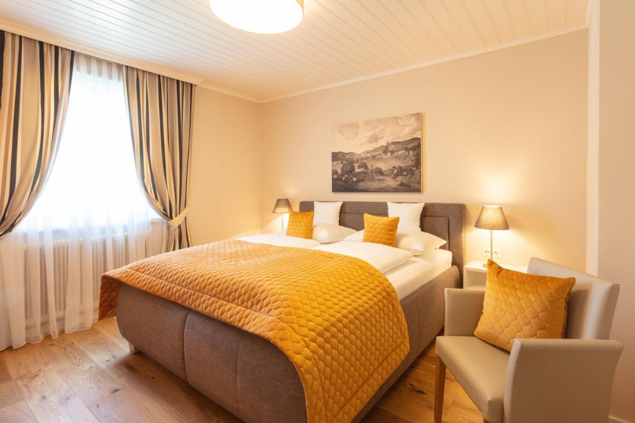 Donauhof - Hotel Garni ไวส์เซินเคียร์เชิน อินแดร์ วาคเอา ภายนอก รูปภาพ