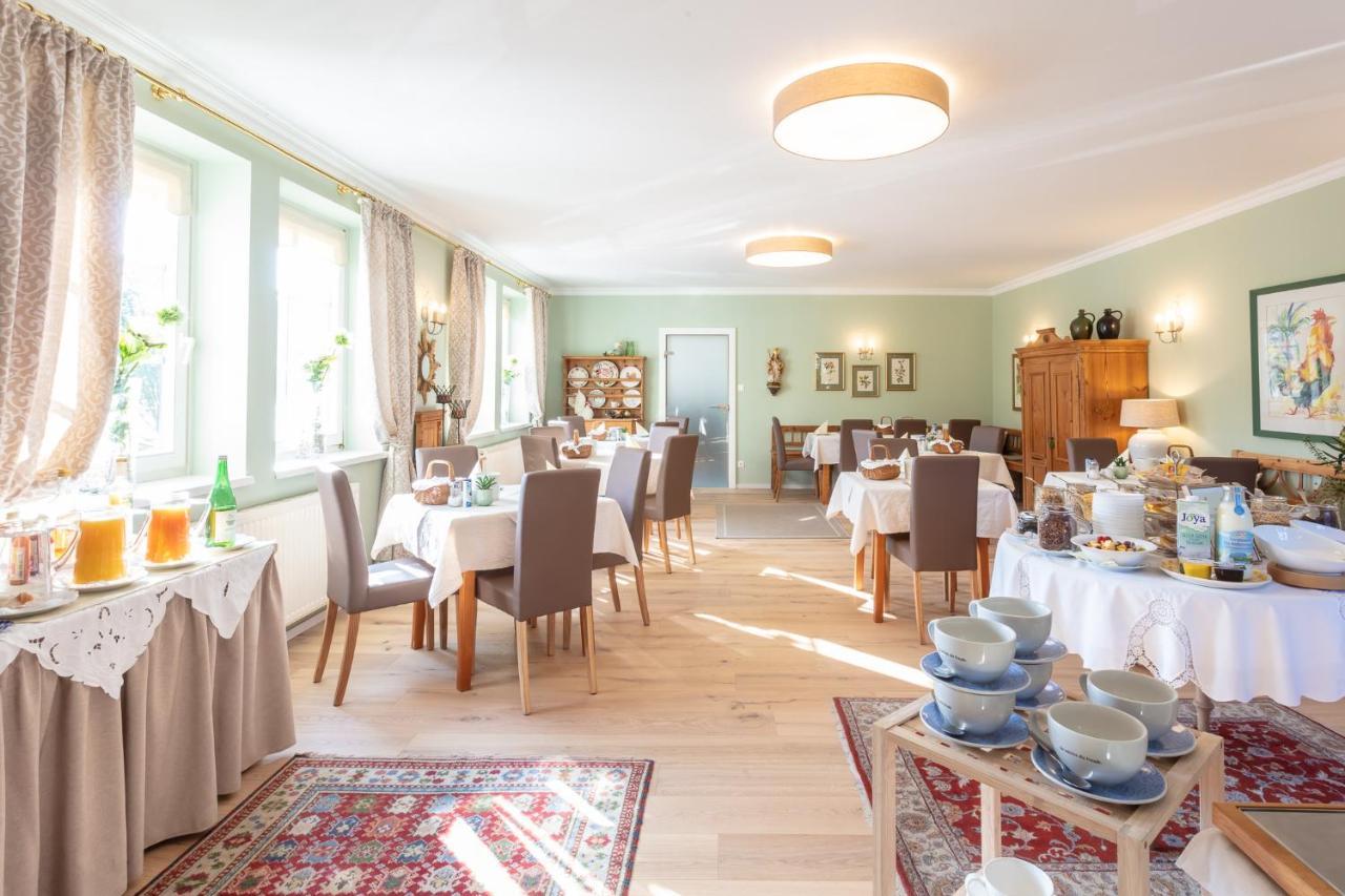 Donauhof - Hotel Garni ไวส์เซินเคียร์เชิน อินแดร์ วาคเอา ภายนอก รูปภาพ