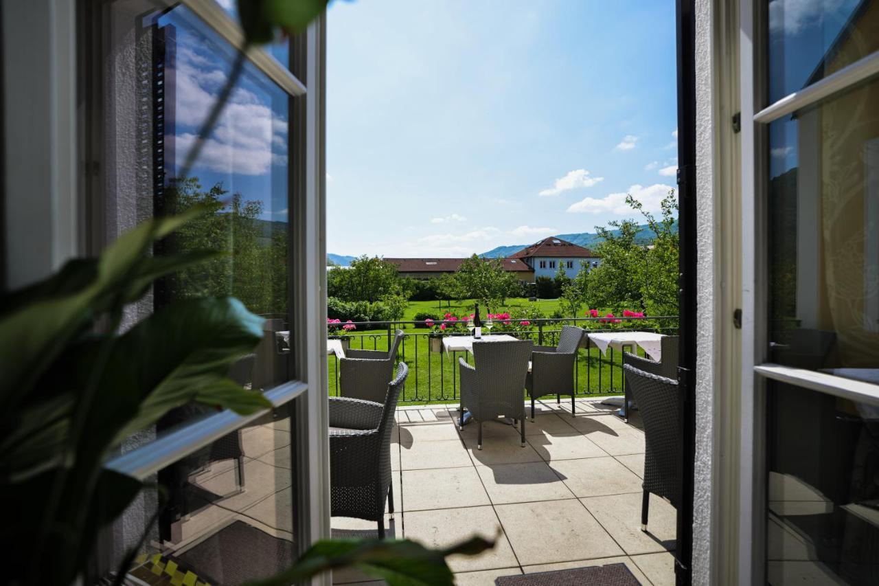 Donauhof - Hotel Garni ไวส์เซินเคียร์เชิน อินแดร์ วาคเอา ภายนอก รูปภาพ