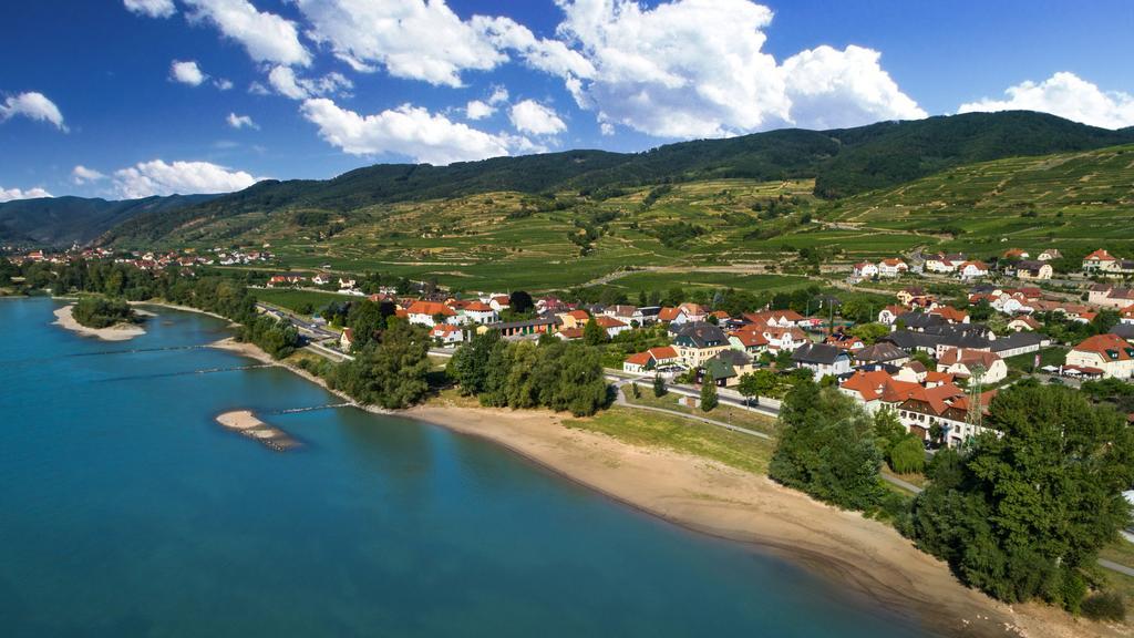 Donauhof - Hotel Garni ไวส์เซินเคียร์เชิน อินแดร์ วาคเอา ภายนอก รูปภาพ