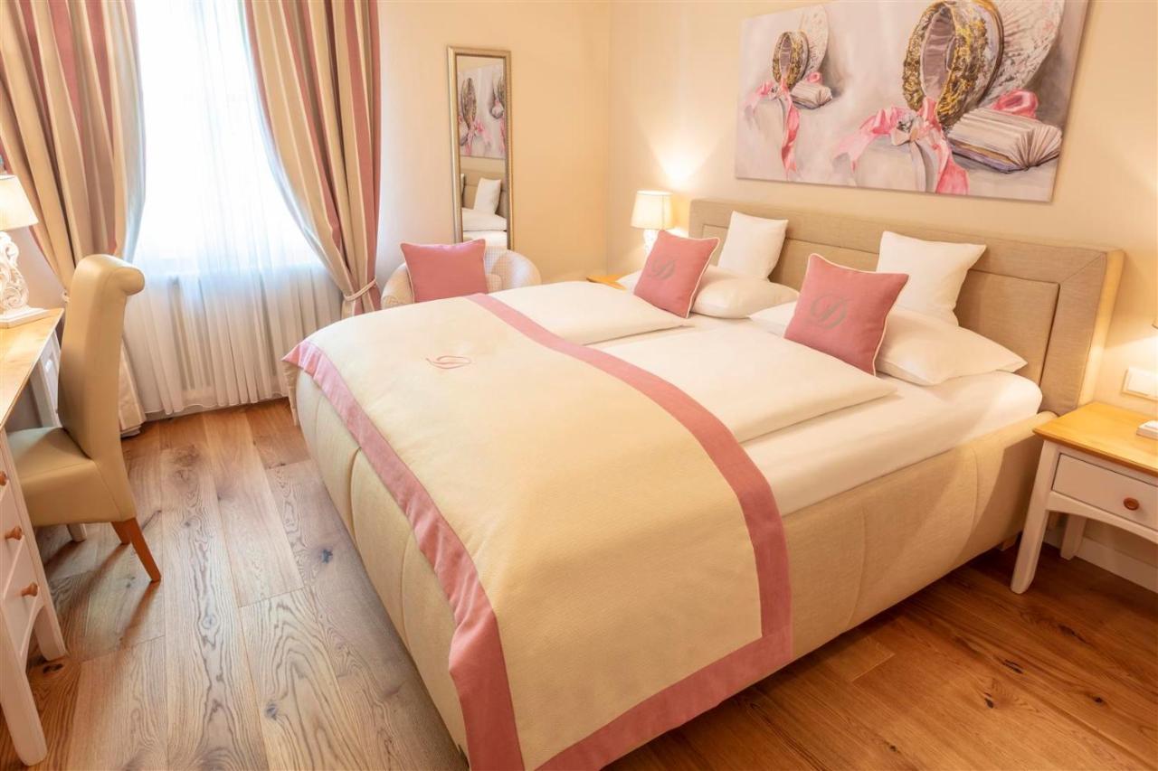 Donauhof - Hotel Garni ไวส์เซินเคียร์เชิน อินแดร์ วาคเอา ภายนอก รูปภาพ