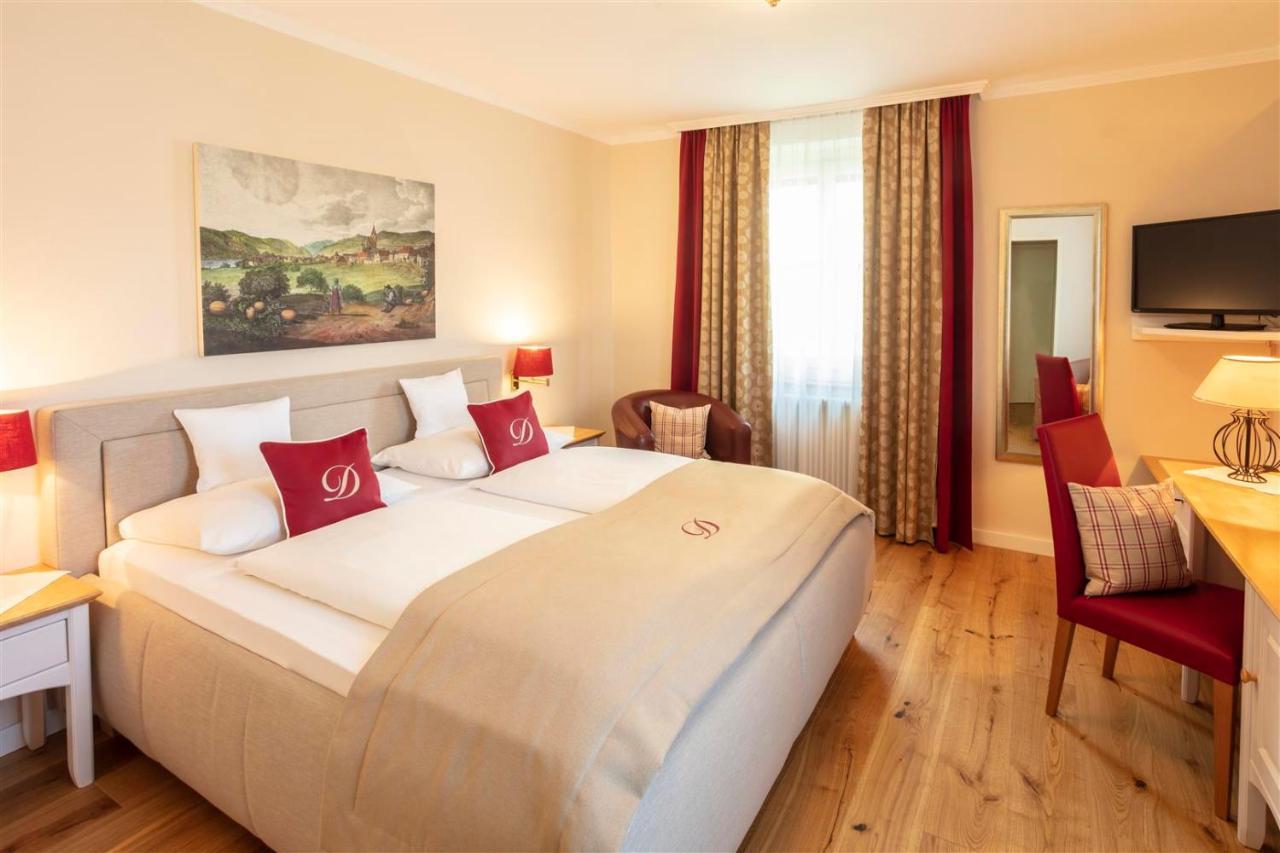 Donauhof - Hotel Garni ไวส์เซินเคียร์เชิน อินแดร์ วาคเอา ภายนอก รูปภาพ